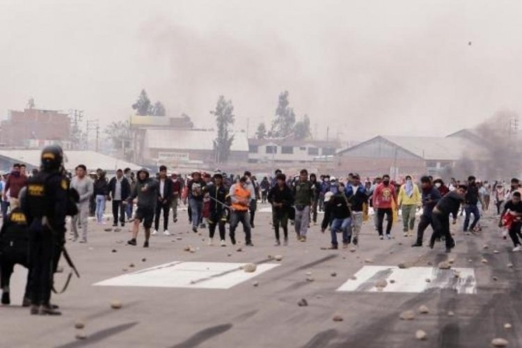 Peru'daki h&uuml;k&uuml;met karşıtı g&ouml;sterilerde &ccedil;ıkan olaylarda &ouml;l&uuml; sayısı arttı