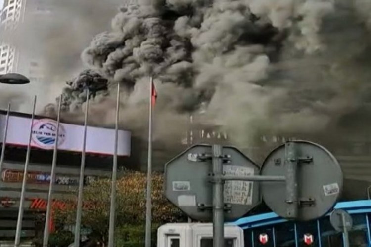 İstanbul'da AVM yangını