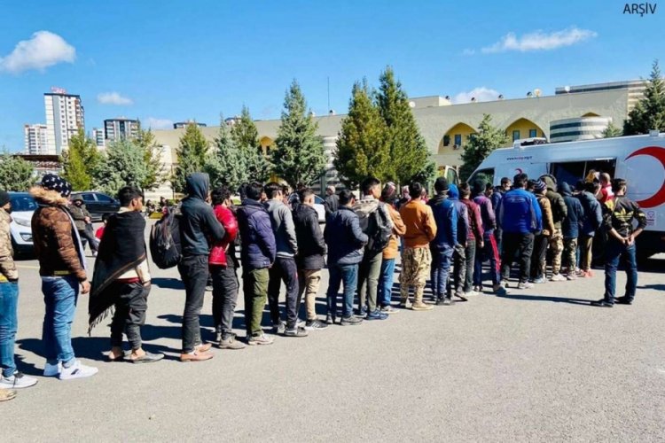 Edirne'de bir haftada 251 d&uuml;zensiz g&ouml;&ccedil;men yakalandı