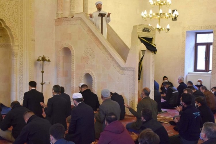 Cuma hutbesi: Kız &ccedil;ocuklarını evliliğe zorlamak b&uuml;y&uuml;k g&uuml;nahtır
