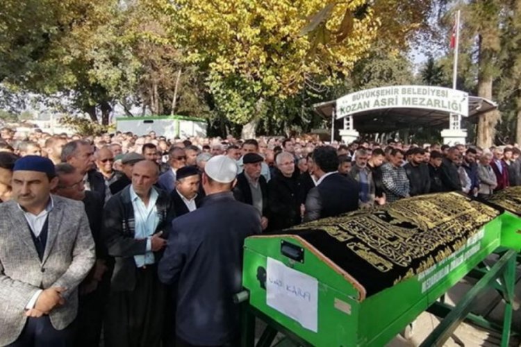 Tartıştıkları kişilerce &ouml;ld&uuml;r&uuml;len 2 kardeş yan yana toprağa verildi