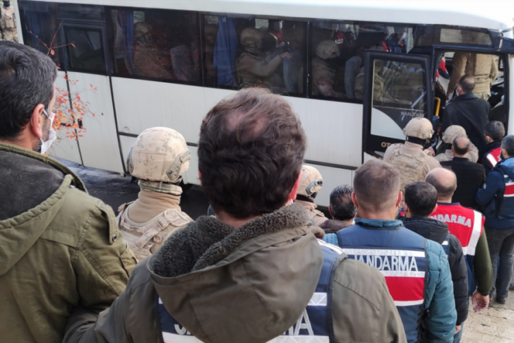 Bing&ouml;l merkezli 2 ilde PKK/KCK operasyonu: 7 tutuklama