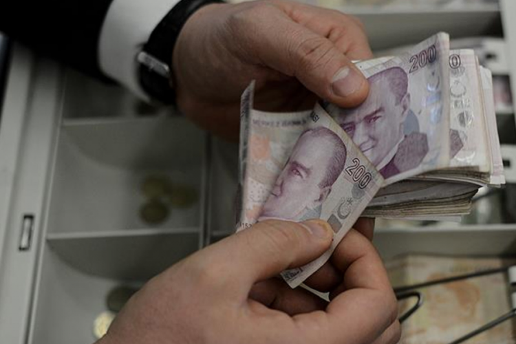 Karab&uuml;k'te zimmetine milyonları ge&ccedil;iren m&uuml;d&uuml;r, g&ouml;revden alındı