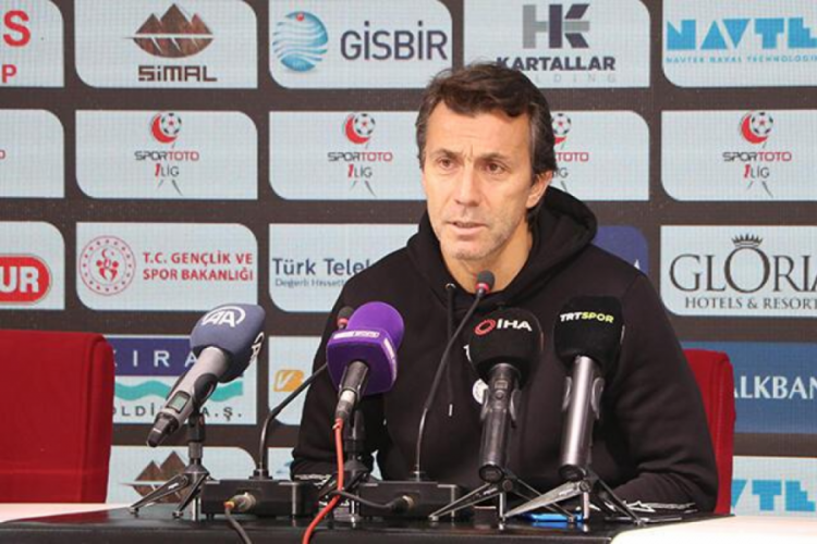 Rizespor&nbsp;Teknik Direkt&ouml;r&uuml; B&uuml;lent Korkmaz: Kazanmamız gereken bir ma&ccedil;ı kaybettik