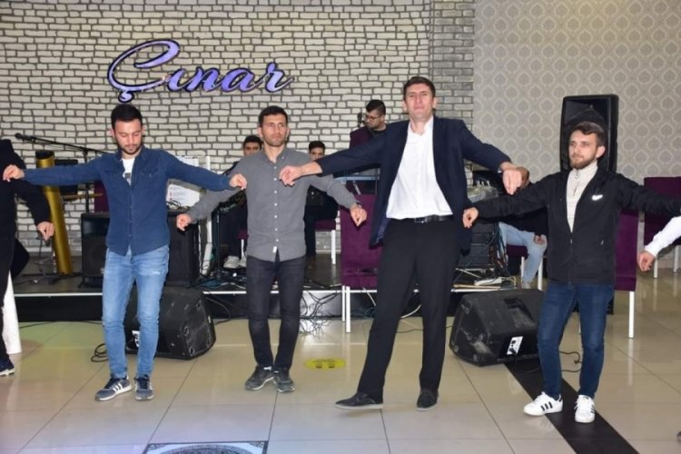 Bursa'da k&ouml;y&uuml;n gen&ccedil;lerinden, engelli arkadaşlarına s&uuml;rpriz