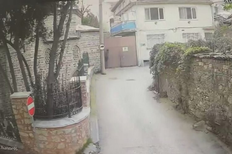 Bursa'da caminin kurşun levhalarını b&ouml;yle &ccedil;aldı