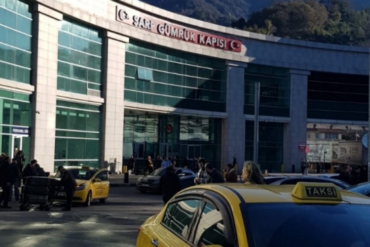 Sınır kapısında iPhone kuyruğu!