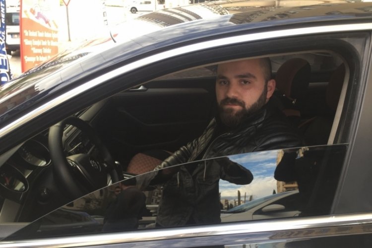 Adana'da otomobilde arkadaşlarıyla oturan şahsa silahlı saldırı