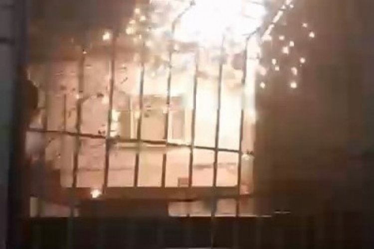 Bursa'da elektrik direğinde patlamalar meydana geldi