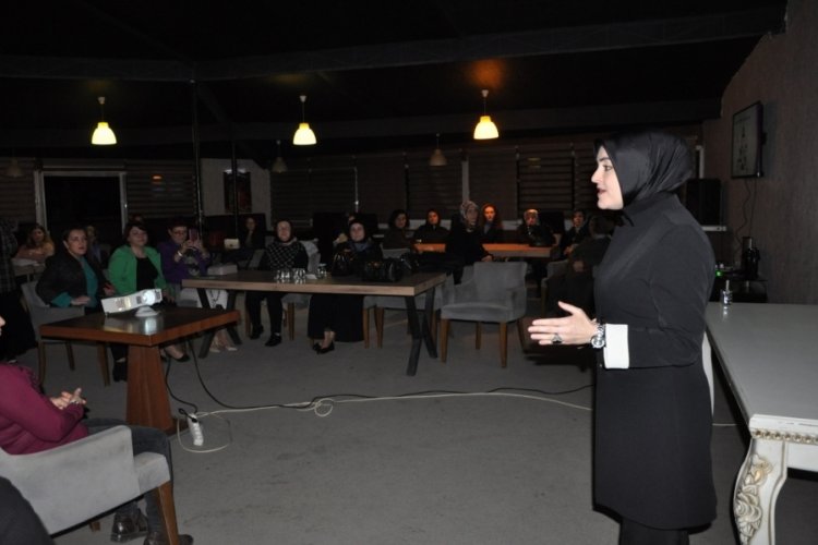 Bursa'da 'Nitelikli Kadın Nitelikli Toplum Semineri'ne yoğun ilgi