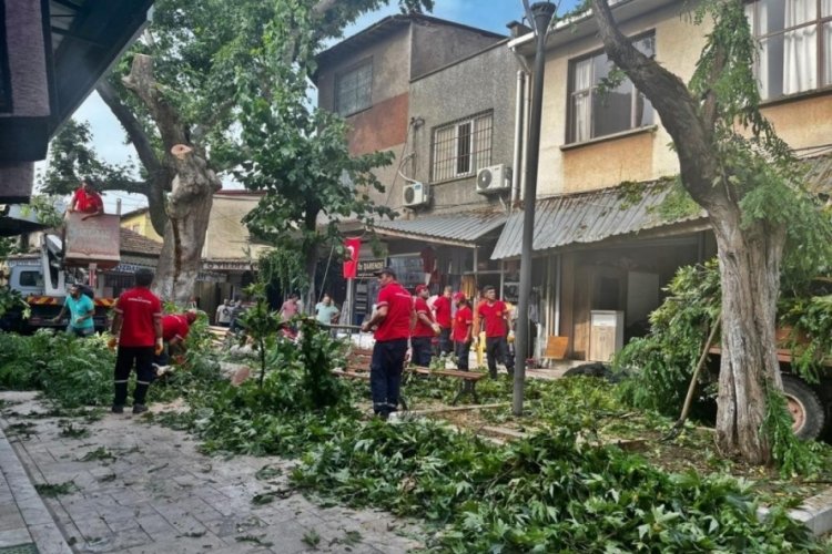 Manisa'ya kuvvetli r&uuml;zgar ve fırtına uyarısı