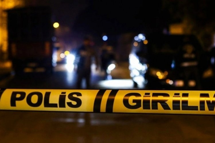 &Ccedil;anakkale'de babasını g&ouml;ğs&uuml;nden bı&ccedil;aklayarak &ouml;ld&uuml;ren 17 yaşındaki kız tutuklandı