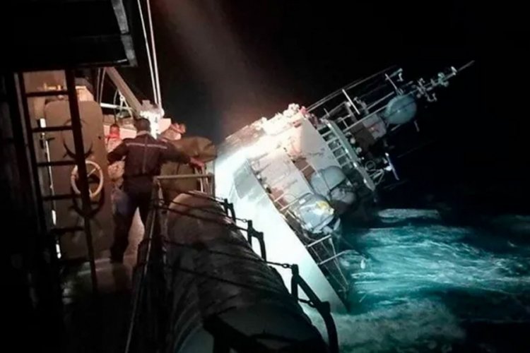 Tayland'da batan savaş gemisinde &ccedil;ok sayıda asker kayboldu