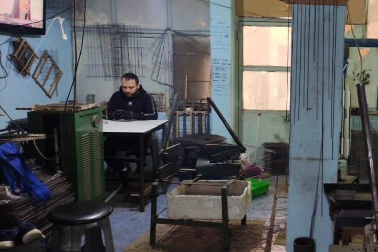 Bursalı kardeşler 70 metre kare at&ouml;lyede dede mesleğini s&uuml;rd&uuml;r&uuml;yorlar