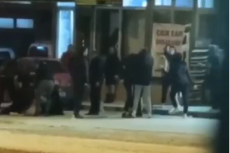 Bursa'da kız kavgası ortalığı birbirine kattı