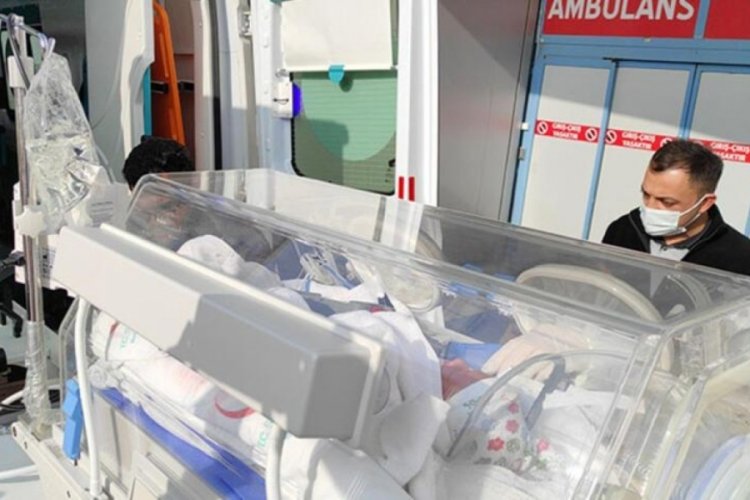 Yeni doğan kız bebek, battaniyeye sarılı olarak terk edildi