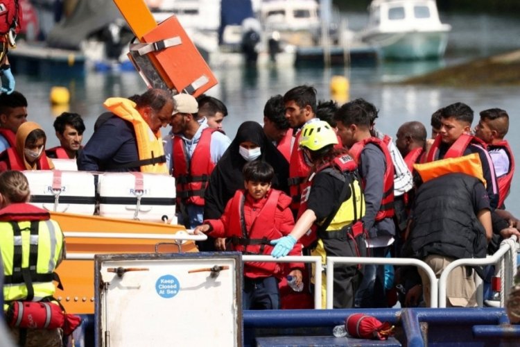 İngiltere g&ouml;&ccedil;menleri geri g&ouml;nderecek