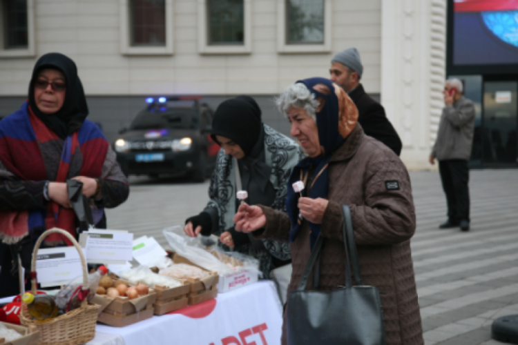 Bursa'da Saadetli kadınlardan Yerli Malı a&ccedil;ıklaması
