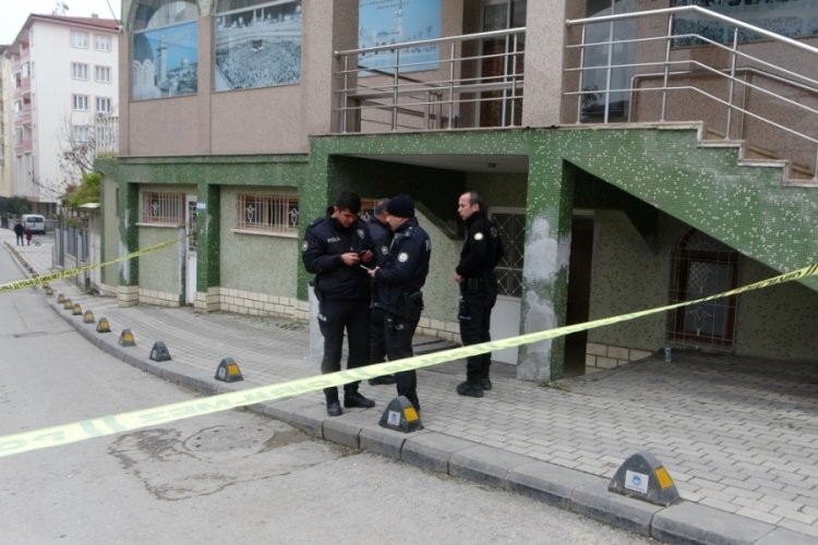 Abdest almak i&ccedil;in girdiği camide silahla vuruldu