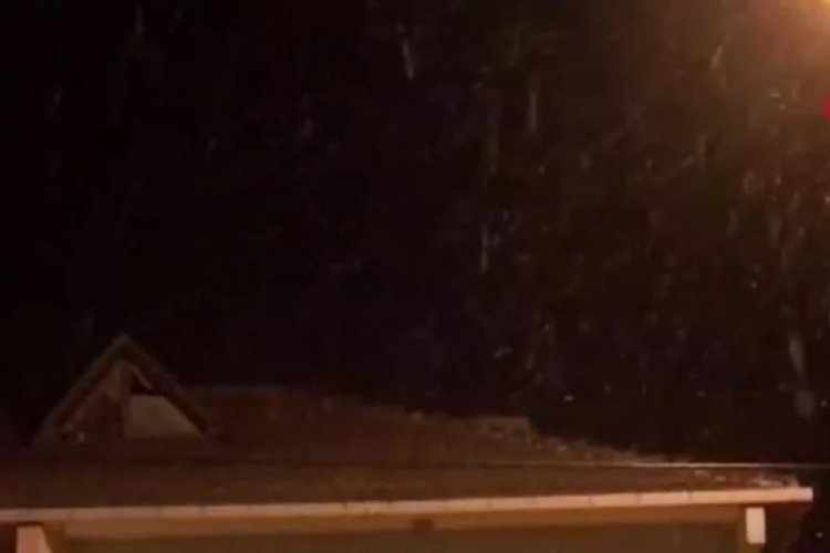 İstanbul'a mevsimin ilk karı d&uuml;şt&uuml;