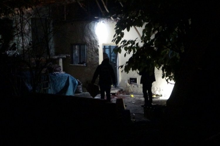 Malatya'da evinin &ouml;n&uuml;nde silahlı saldırıya uğradı