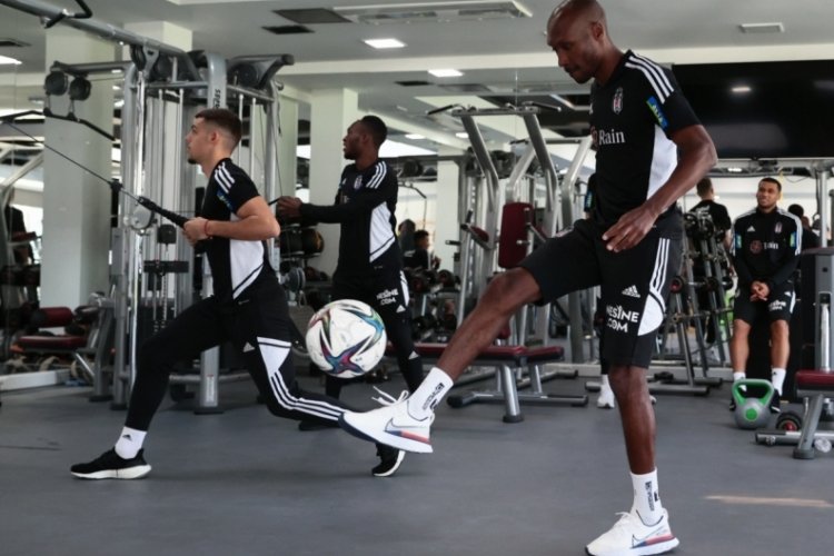 Beşiktaş, Şanlıurfaspor ma&ccedil;ı hazırlıklarını s&uuml;rd&uuml;rd&uuml;
