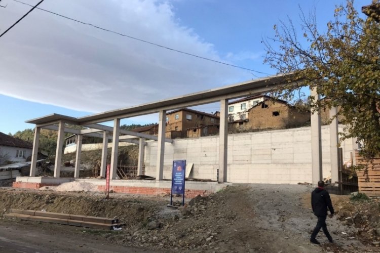 Kestel Belediyesi'nin mahallelerinde başlattığı d&uuml;ğ&uuml;n salonu projesi hızla s&uuml;r&uuml;yor