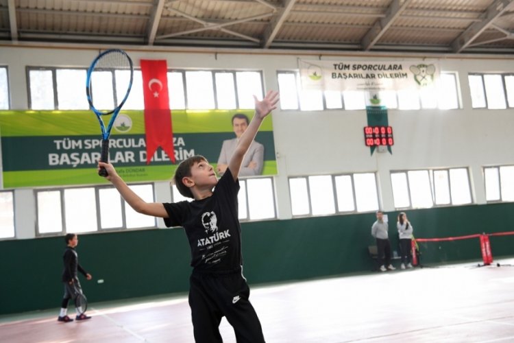 Bursa Osmangazi 'Tenis Kış Kupası' rekor katılımla sona erdi