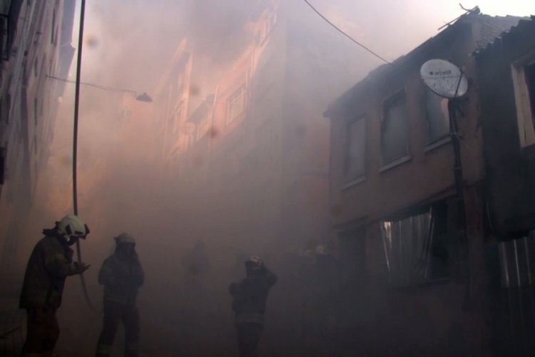 İstanbul'da itfaiye ekipleri kazadan kıl payı kurtuldu