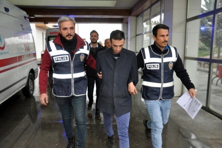 Sokakta yalnız g&ouml;rd&uuml;ğ&uuml; kadınların başına odunla vuran ş&uuml;pheli yakalandı