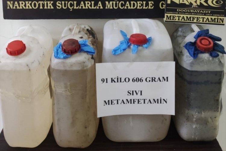 Ağrı'da bir tırda 91 kilo 606 gram uyuşturucu ele ge&ccedil;irildi