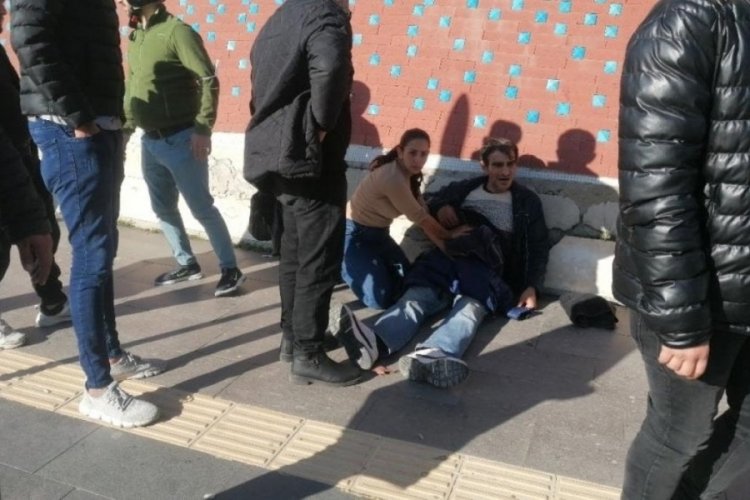 Antalya'da gen&ccedil; kadından bı&ccedil;aklanan adama yardım