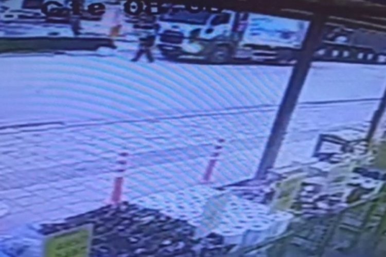 Muğla'da bir kadın &ccedil;&ouml;p kamyonun altında kaldı