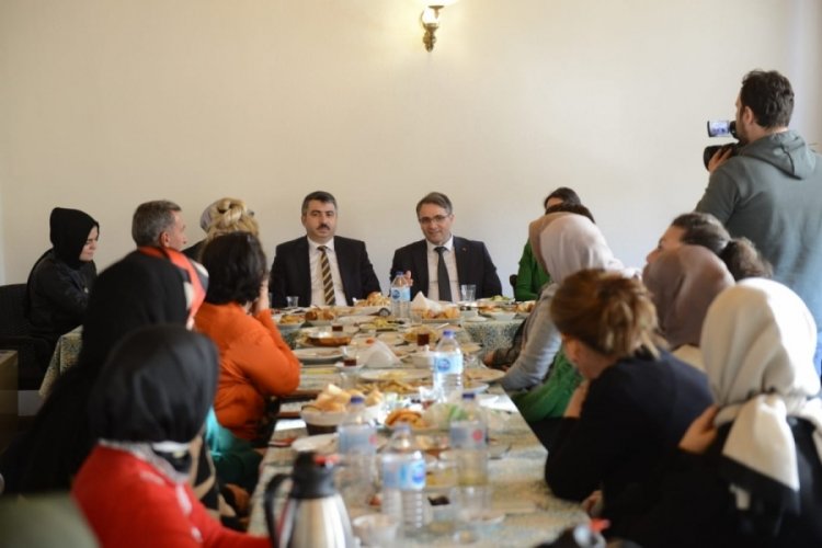 Kadınlar &uuml;retiyor, Bursa Yıldırım kazanıyor