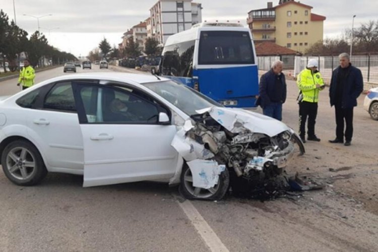 Ankara'da otomobil ve yolcu minib&uuml;s&uuml; &ccedil;arpıştı