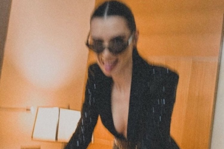 Burcu Kıratlı'dan iddialı kombin