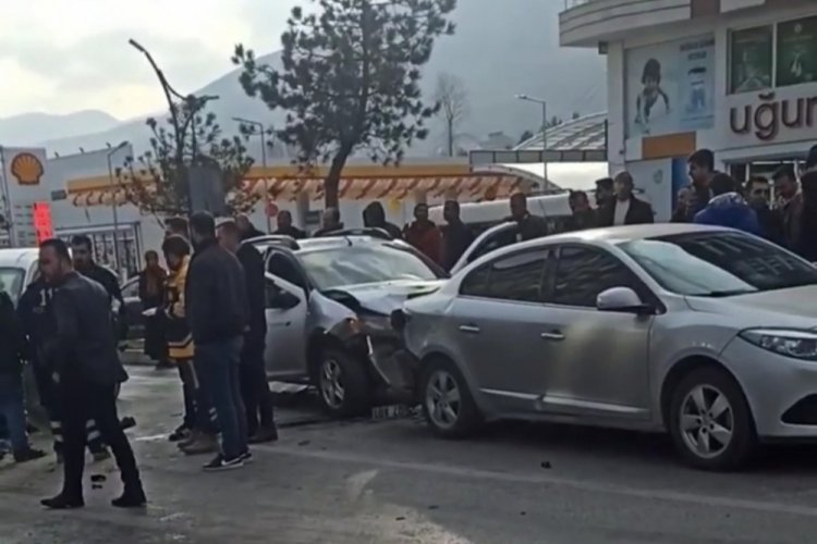 Tatvan'da zincirleme kaza: 3 yaralı