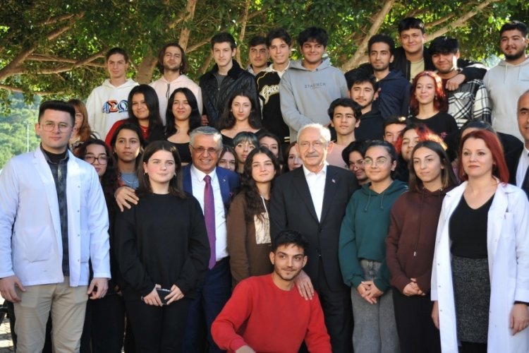 Kemal Kılı&ccedil;daroğlu, Kemer'de &ouml;ğrencilerle bir araya geldi