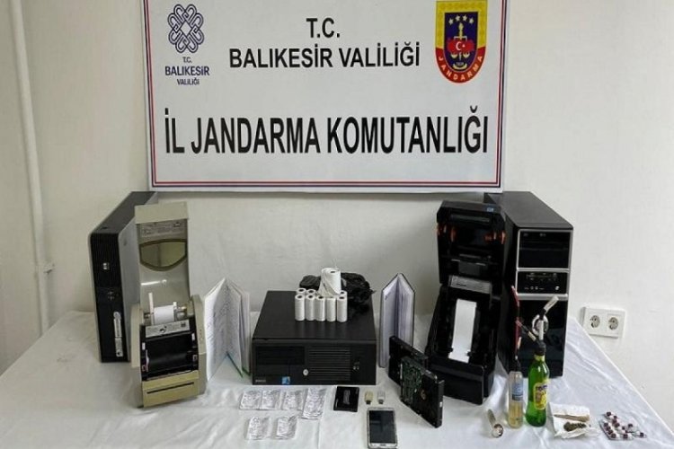Balıkesir'de su&ccedil; &ouml;rg&uuml;t&uuml;ne y&ouml;nelik operasyon! 3 ş&uuml;pheli tutuklandı