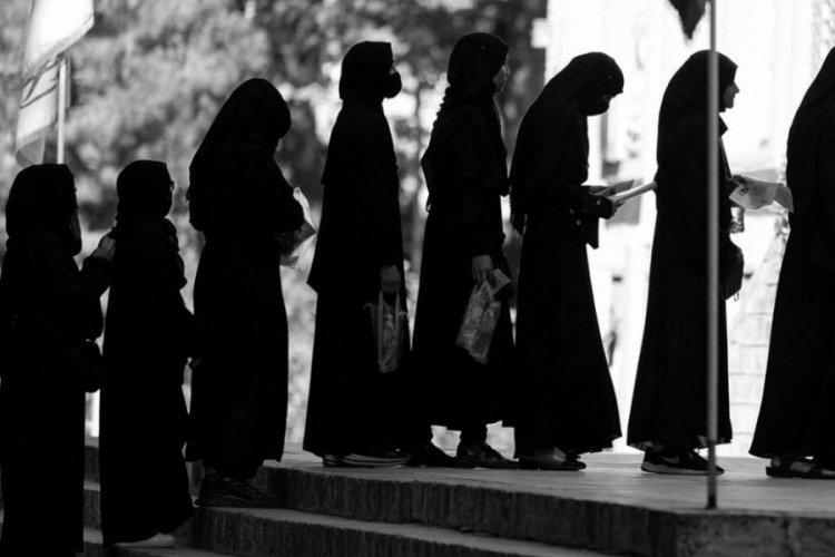 Afganistan'da yeni bir hak ihlali daha: &Uuml;niversitelerin kapıları, kadınların y&uuml;z&uuml;ne kapandı