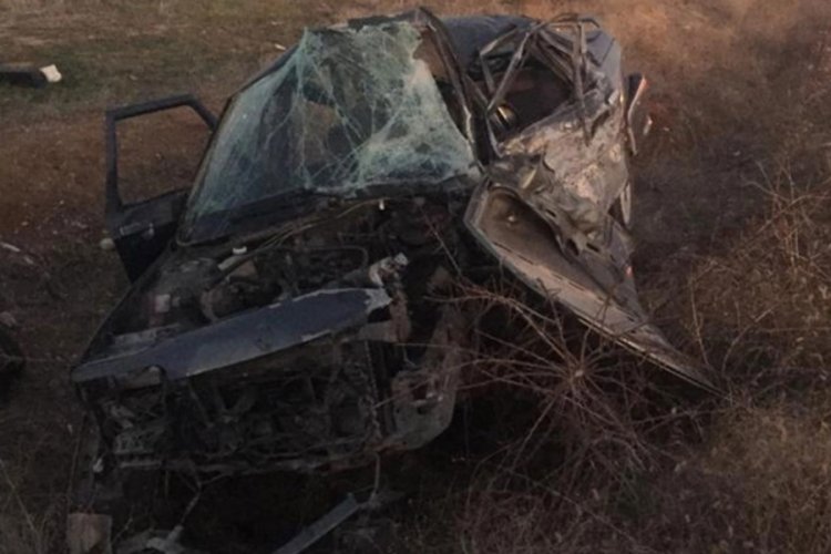 Afyonkarahisar'da kamyonet ile otomobil birbirine girdi: 2 &ouml;l&uuml;, 5 yaralı