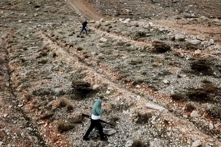 Adıyaman'da ka&ccedil;ak avcılar dron ile kovalandı