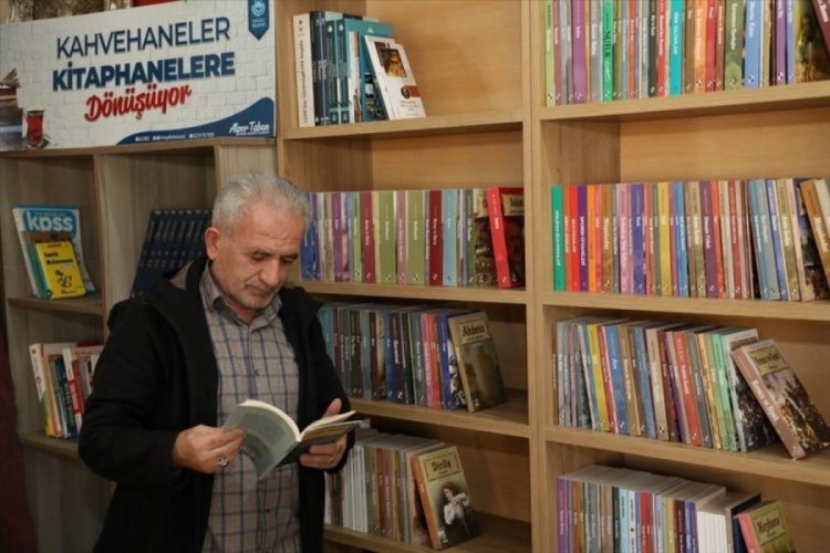 Bursa'da 'Kahvehaneler Kitaphaneye D&ouml;n&uuml;ş&uuml;yor' projesi