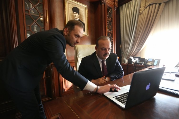 Bursa Valisi Canbolat, 'Yılın Fotoğrafları' oylamasına katıldı