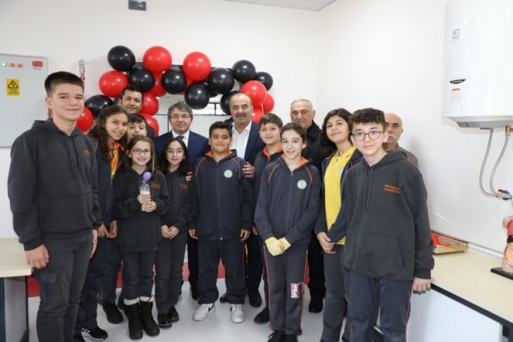 Bursa'da Mudanya Belediyesi'nden &ouml;ğrencilere fen bilimleri laboratuvarı