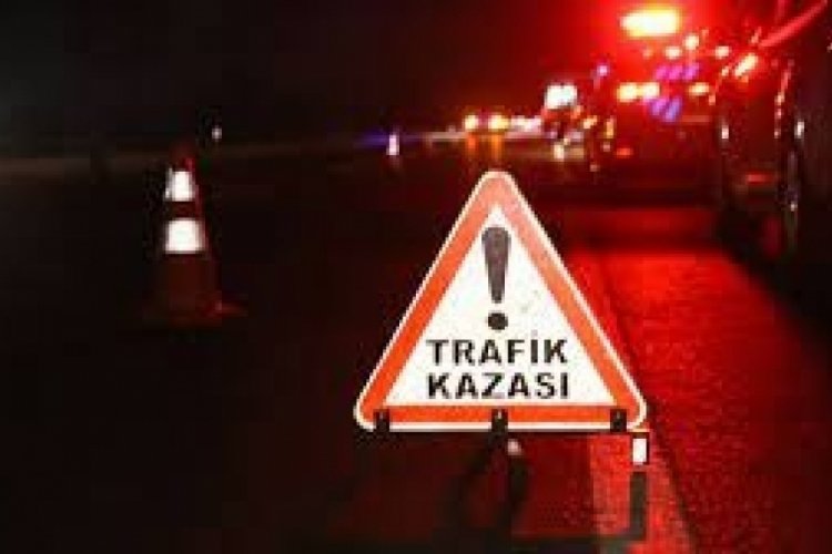 Sakarya'da bariyerlere &ccedil;arpan otomobilin s&uuml;r&uuml;c&uuml;s&uuml; ağır yaralandı