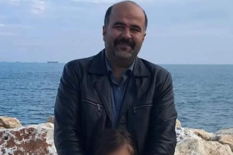 Adana'da minib&uuml;s&uuml;n altında kalan &ouml;ğretmen hayatını kaybetti