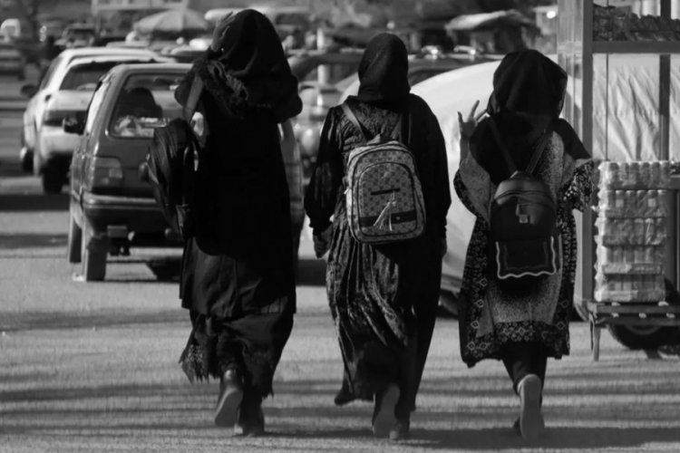 Taliban, kadın &ouml;ğrencilere yaptığı hak ihlalini skandal s&ouml;zlerle savundu