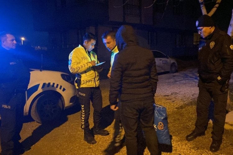 Bursa'da kovalamacada yakalanan ehliyetsiz s&uuml;r&uuml;c&uuml;: &Ccedil;ocuk hasta mecbur kaldım