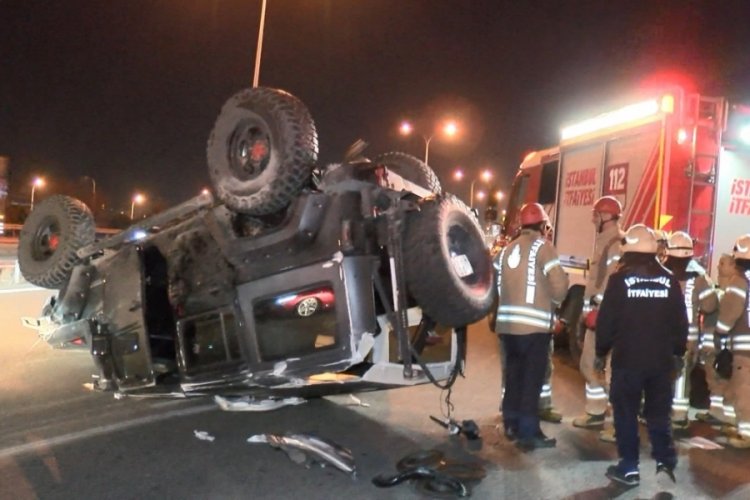 İstanbul'da otomobil takla attı: Trafik kilitlendi